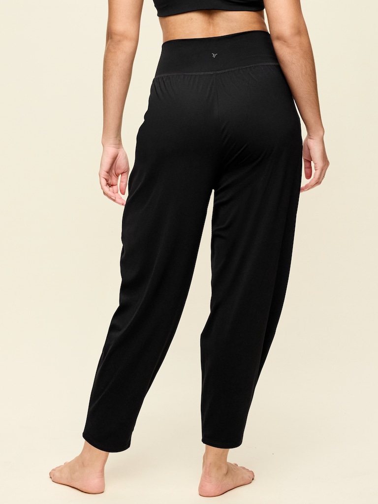 High-Waisted StudioSmooth Jogger