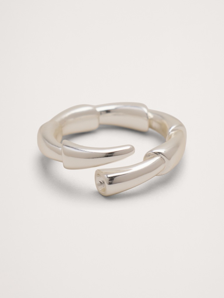 Scaled Tail Ring