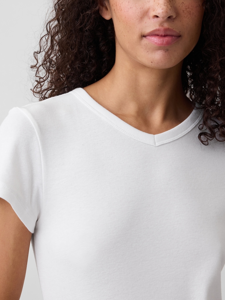 Modern Ribbed High-Neck T-Shirt