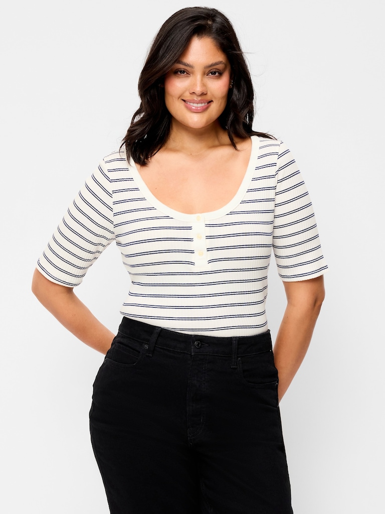 T-shirt henley ajusté à encolure dégagée