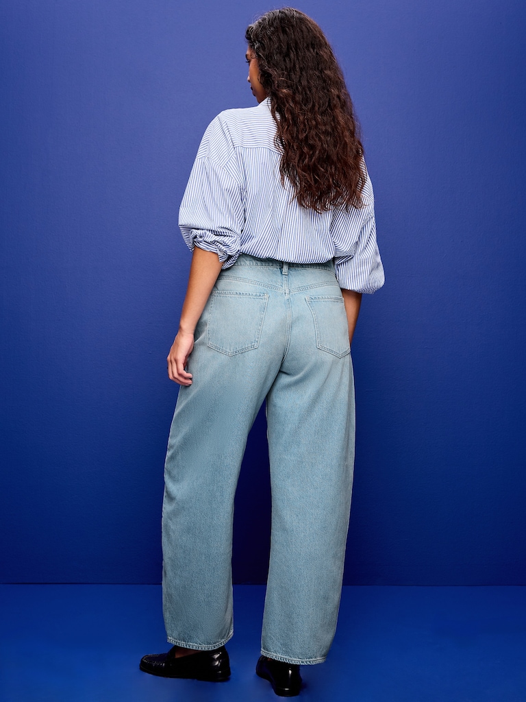 Jean coupe baril à taille mi-basse et jambe arquée