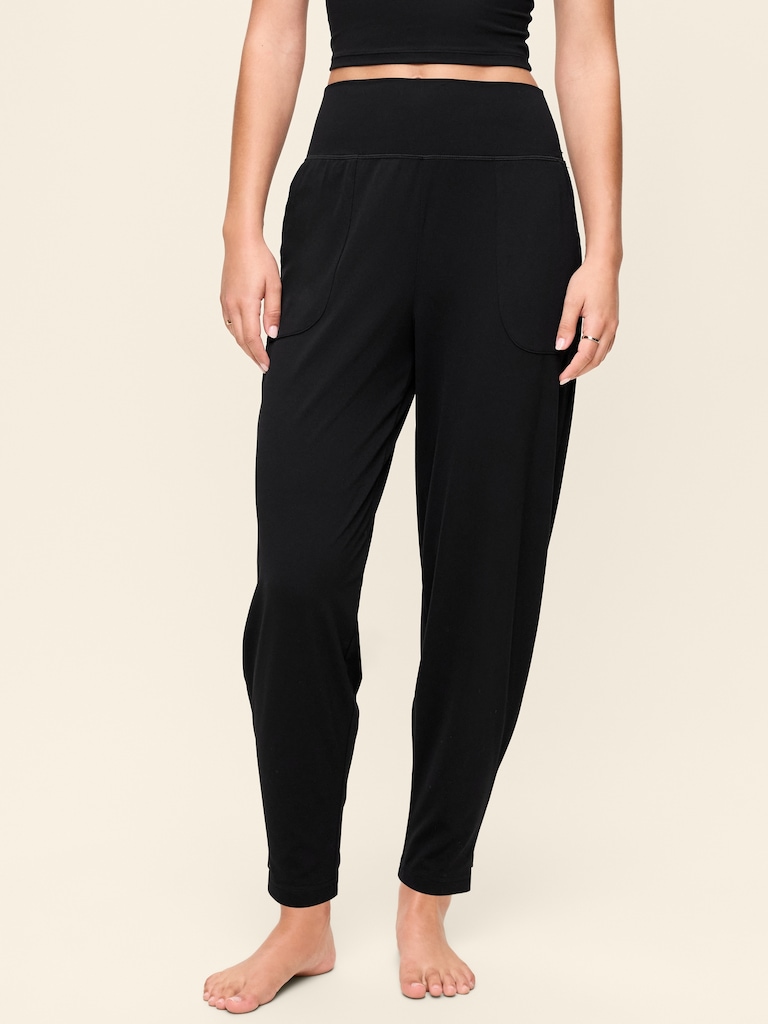 High-Waisted StudioSmooth Jogger