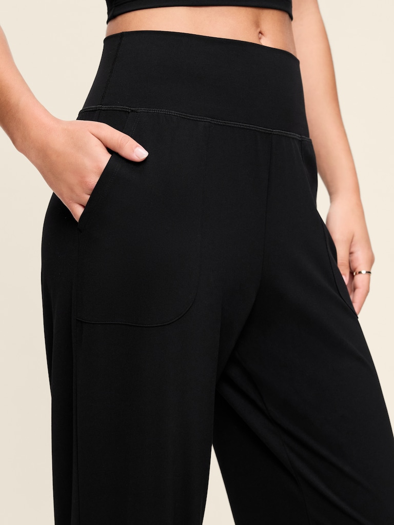 High-Waisted StudioSmooth Jogger