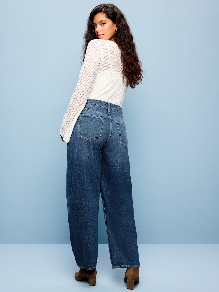 Jean coupe baril à taille mi-basse et jambe arquée