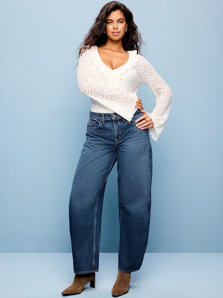 Jean coupe baril à taille mi-basse et jambe arquée