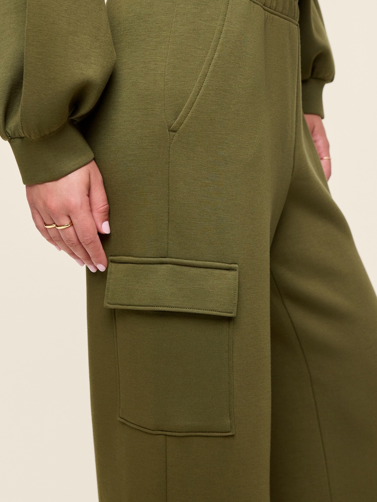 High-Waisted Bounce Fleece Wide-Leg Cargo Sweatpants