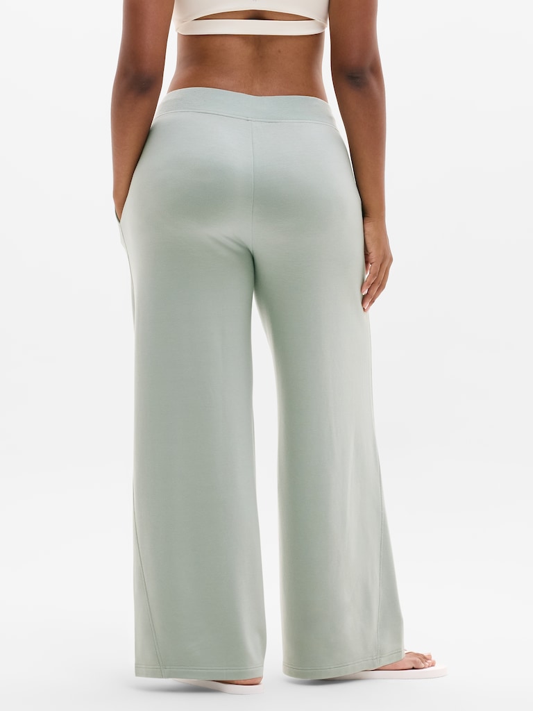 Coaster Luxe Straight Leg Pant